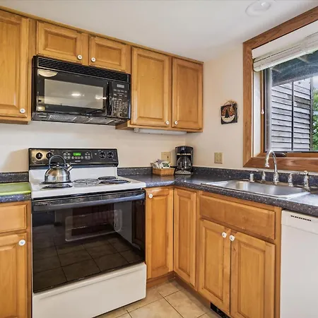 Relax At Highridge B16B Mountain View Condo With Fireplace, Sauna & Resort Perks